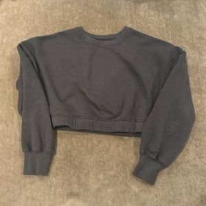 Hollister crew neck cropped sweatshirt. Color- dark charcoal. Size XS